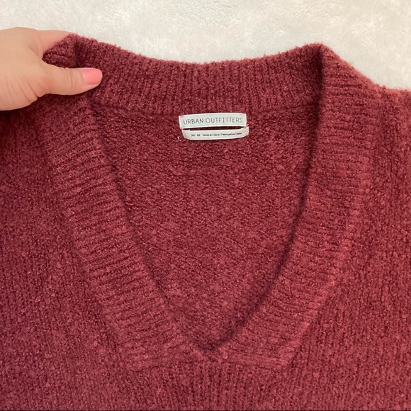 3/$25 UO Chenille Cozy V-neck Sweater - Picture 5 of 6